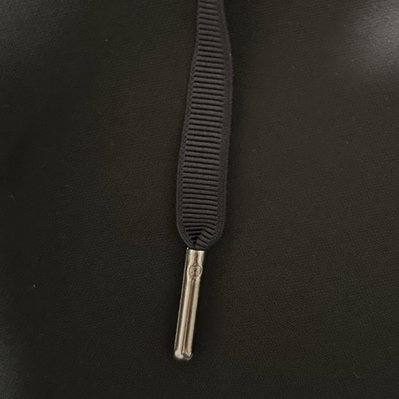 Lululemon On The Fly Crop Woven 23" Mid Rise Wrinkle Free Athleisure Black Sz 6 - Picture 11 of 12